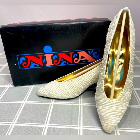 Nina Vtg 80s Champagne Ruched Satin Fabric Womens Size 8 N Slip on Heel Dress Up - Picture 1 of 13